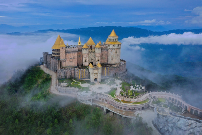 Lâu đài Mặt trăng. Lâu đài Mặt trăng.jpg