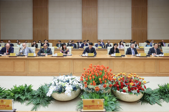 Các doanh nghiệp cũng thông báo những dự án đầu tư mới; đề xuất Việt Nam tiếp tục hoàn thiện khung pháp lý; cải cách thủ tục hành chính; có cơ chế ưu đãi, nhất là ưu đãi về thuế trong một số lĩnh vực ưu tiên… để doanh nghiệp Hoa Kỳ đầu tư, sản xuất, kinh doanh hiệu quả hơn tại Việt Nam. Ảnh: VGP/Nhật Bắc Các doanh nghiệp cũng thông báo những dự án đầu tư mới; đề xuất Việt Nam tiếp tục hoàn thiện khung pháp lý; cải cách thủ tục hành chính; có cơ chế ưu đãi, nhất là ưu đãi về thuế trong một số lĩnh vực ưu tiên… để doanh nghiệp Hoa Kỳ đầu tư, sản xuất, kinh doanh hiệu quả hơn tại Việt Nam. Ảnh: VGP/Nhật Bắc