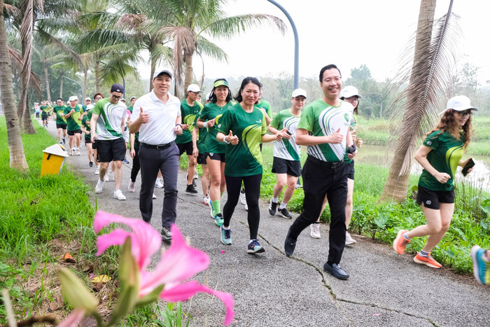Vận động viên xuất phát và tham gia giải chạy trực tuyến “Vietcombank Run & Share: Vạn trái tim - Một niềm tin”. 20240330_VCB_Run&Share (7).jpg