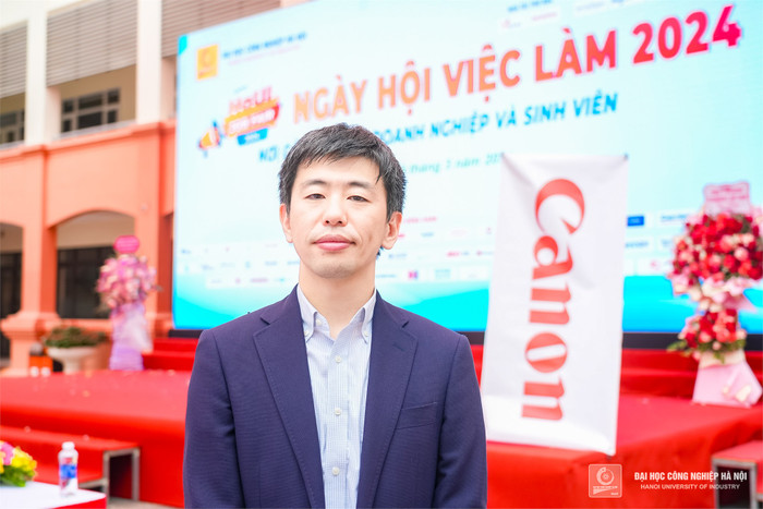 Ông Onoue - Giám đốc bộ phận nhân sự Công ty TNHH Canon Việt Nam. Ông Onoue - Giám đốc bộ phận nhân sự Công ty TNHH Canon Việt Nam.