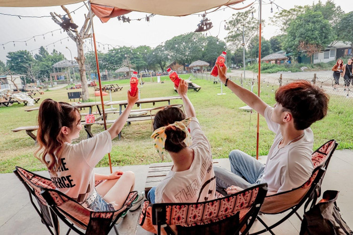 Làm việc hết sức, quẩy hết mình và thanh lọc cơ thể đúng cách để tươi mát mỗi ngày là lựa chọn của nhiều gen Z hiện nay. Làm việc hết sức, quẩy hết mình và thanh lọc cơ thể đúng cách để tươi mát mỗi ngày là lựa chọn của nhiều gen Z hiện nay.