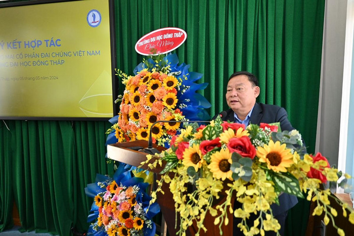 Tiến sĩ Hồ Văn Thống - Hiệu trưởng Trường Đại học Đồng Tháp nhận định việc hợp tác giữa Nhà trường và PVcomBank là xu thế mới trong thời đại 4.0. Tiến sĩ Hồ Văn Thống - Hiệu trưởng Trường Đại học Đồng Tháp nhận định việc hợp tác giữa Nhà trường và PVcomBank là xu thế mới trong thời đại 4.0.