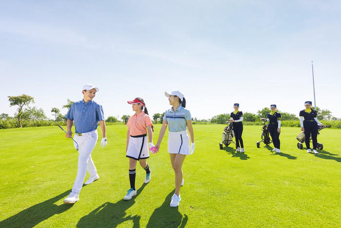 Golf là bộ môn thượng lưu được yêu thích tại Việt Nam với số lượng người chơi lớn. 1.jpg