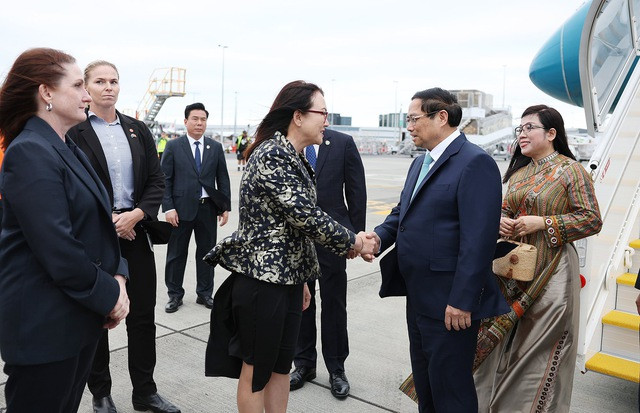 Thủ tướng Chính phủ Phạm Minh Chính và Phu nhân Lê Thị Bích Trân, cùng đoàn đại biểu cấp cao Việt Nam đã tới sân bay Auckland, để thăm chính thức New Zealand từ ngày 10 đến ngày 11/3 theo lời mời của Thủ tướng New Zealand Christopher Luxon. Ảnh: VGP/Nhật Bắc Thủ tướng Chính phủ Phạm Minh Chính và Phu nhân Lê Thị Bích Trân, cùng đoàn đại biểu cấp cao Việt Nam đã tới sân bay Auckland, để thăm chính thức New Zealand từ ngày 10 đến ngày 11/3 theo lời mời của Thủ tướng New Zealand Christopher Luxon. Ảnh: VGP/Nhật Bắc