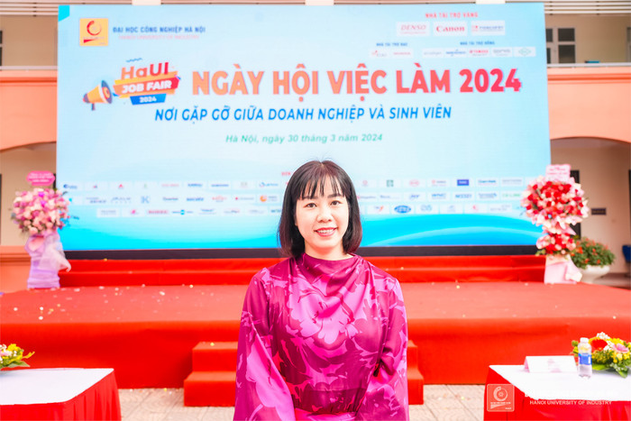 Bà Nguyễn Thị Kim Xuân - Giám đốc Nhân sự Tập đoàn KHKT Hồng Hải (Foxconn). Bà Nguyễn Thị Kim Xuân - Giám đốc Nhân sự Tập đoàn KHKT Hồng Hải (Foxconn).