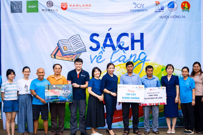 Dự án “SÁCH về làng” do sinh viên chương trình đào tạo đặc biệt thực hiện tại xã Đất Bằng, huyện Krong Pa, tỉnh Gia Lai.