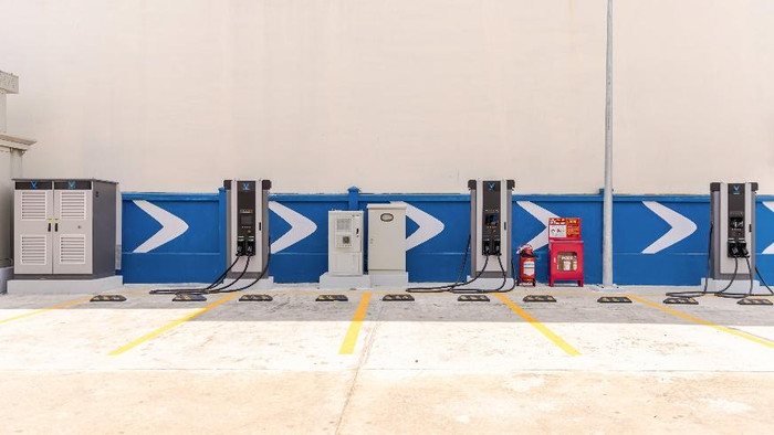 Trụ sạc siêu nhanh DC 360 kW đầu tiên của VinFast được thí điểm tại thành phố Đà Nẵng. Trụ sạc siêu nhanh DC 360 kW đầu tiên của VinFast được thí điểm tại thành phố Đà Nẵng.