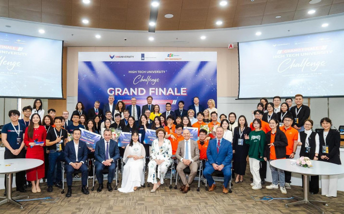 “High Tech University Challenge” là sân chơi do Đại sứ quán Hà Lan tại Việt Nam, Trường Đại học FPT, Trường Đại học VinUni lần đầu tiên đồng tổ chức. “High Tech University Challenge” là sân chơi do Đại sứ quán Hà Lan tại Việt Nam, Trường Đại học FPT, Trường Đại học VinUni lần đầu tiên đồng tổ chức.