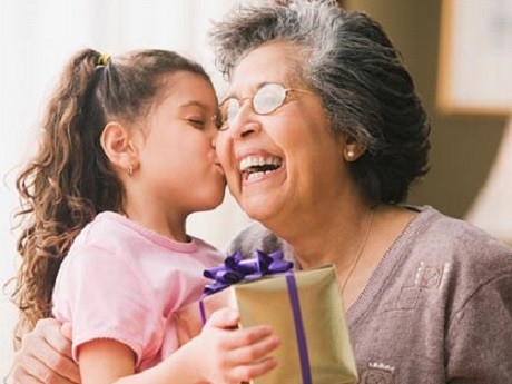 Đối với trẻ em, việc giáo dục nhân cách phải khéo léo, tế nhị. (Nguồn ảnh: Internet)