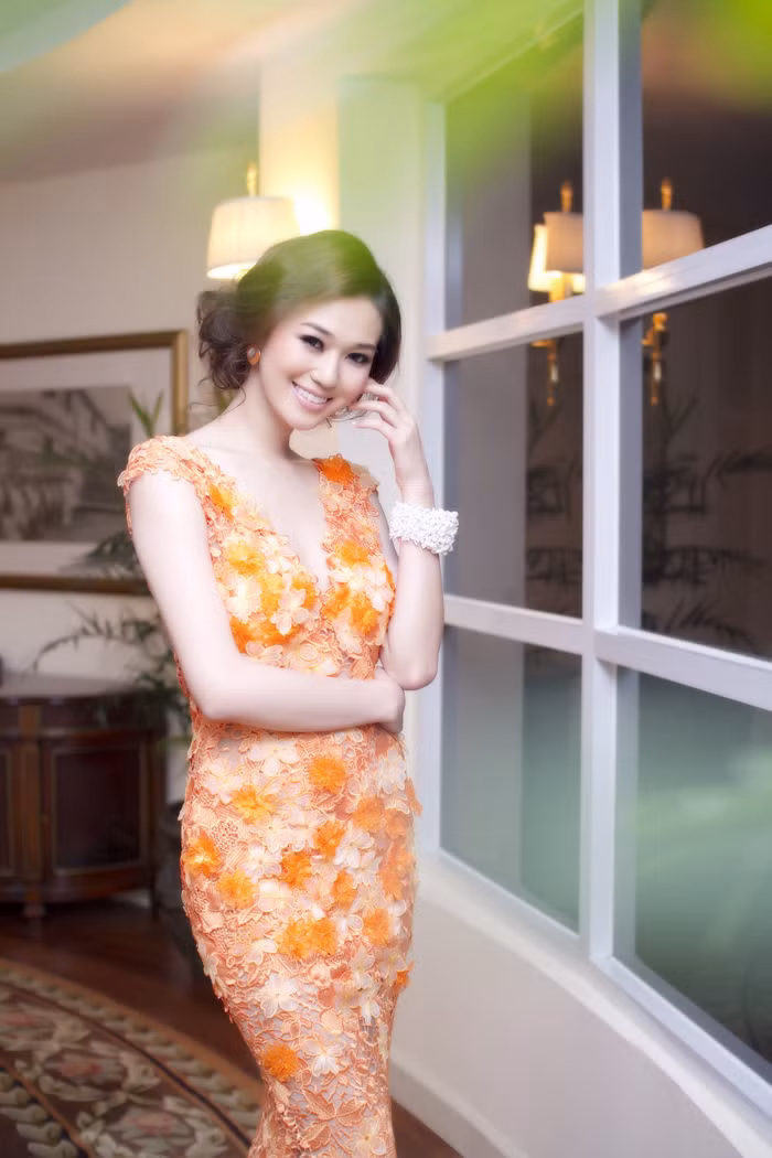 Người đẹp tâm sự, có những lúc chỉ ngủ được 3 tiếng, rồi đi quay phim và về đi học.