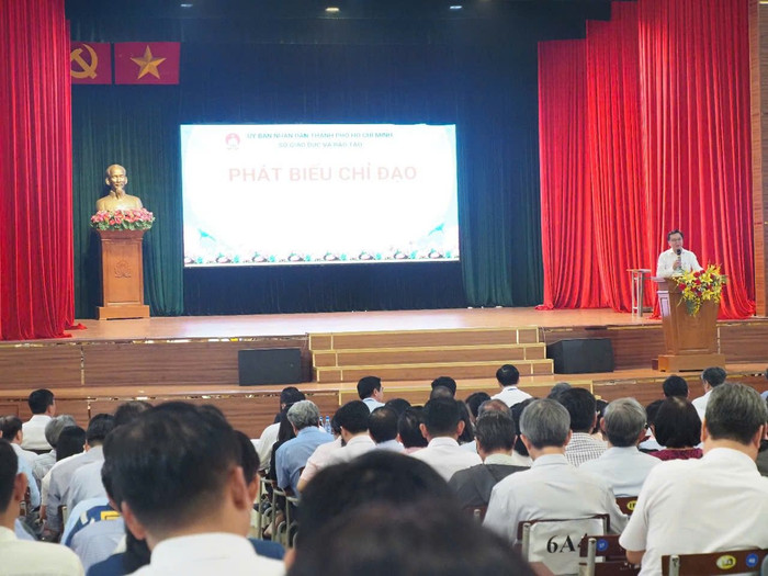 Toàn cảnh hội nghị sơ kết học kỳ 1 của Giáo dục trung học tại Thành phố Hồ Chí Minh (ảnh: V.D) gdvn_NBQuicGDTrhocb.jpg