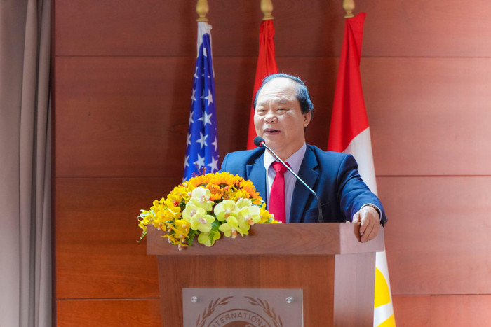 Giáo sư, Tiến sĩ Phan Trung Lý trình bày tham luận tại hội thảo (ảnh: SIU) PHANTRUNGLY.jpg