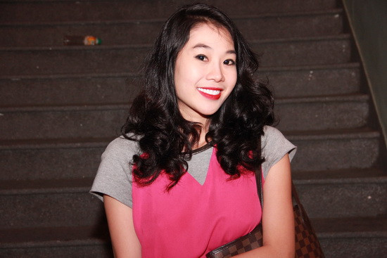 Vào tháng 7 vừa qua, Hồng Hà đã chính thức dẹp hết nỗi buồn lầm lỡ, quyết tâm làm lại cuộc đời bằng cách mở shop kinh doanh thời trang. Nhưng bởi tình hình kinh doanh không khả quan, cô đành phải sang tiệm chỉ sau khi khai trương khoảng một tháng. Vào tháng 7 vừa qua, Hồng Hà đã chính thức dẹp hết nỗi buồn lầm lỡ, quyết tâm làm lại cuộc đời bằng cách mở shop kinh doanh thời trang. Nhưng bởi tình hình kinh doanh không khả quan, cô đành phải sang tiệm chỉ sau khi khai trương khoảng một tháng.