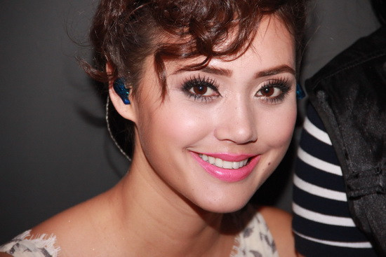 Không kém cạnh Hiền Thục, Á quân The Voice của Mỹ luôn khiến người đối diện ngẩn ngơ bởi vẻ đẹp và sự thân thiện Không kém cạnh Hiền Thục, Á quân The Voice của Mỹ luôn khiến người đối diện ngẩn ngơ bởi vẻ đẹp và sự thân thiện