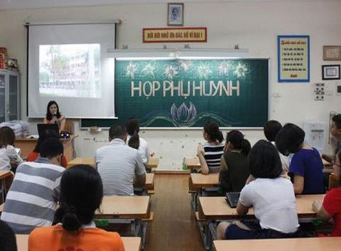 Một buổi họp phụ huynh trong trường học (ảnh: teachvn.com) Một buổi họp phụ huynh trong trường học (ảnh: teachvn.com)
