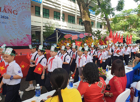 Hân hoan đón chào hơn 650 học sinh lớp 6 của Trường Lê Quý Đôn, quận 3 (ảnh: P.L) Hân hoan đón chào hơn 650 học sinh lớp 6 của Trường Lê Quý Đôn, quận 3 (ảnh: P.L)