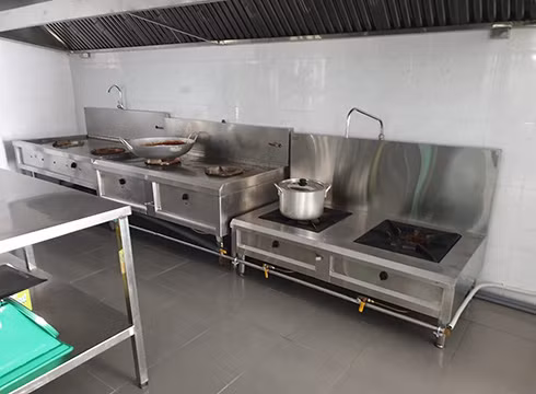 Quy trình của căng tin Trường Nguyễn Văn Linh nấu đã là bếp một chiều (ảnh: P.L)