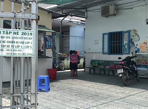 Một trong chín cơ sở giữ học sinh, ôn tập ngoài nhà trường cho học sinh Trường tiểu học Dĩ An (ảnh: P.L) Một trong chín cơ sở giữ học sinh, ôn tập ngoài nhà trường cho học sinh Trường tiểu học Dĩ An (ảnh: P.L)