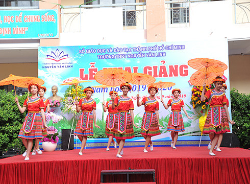 Lễ khai giảng ngày 5/9/2019 ở Trường Nguyễn Văn Linh, Quận 8, Thành phố Hồ Chí Minh (ảnh: CTV) Lễ khai giảng ngày 5/9/2019 ở Trường Nguyễn Văn Linh, Quận 8, Thành phố Hồ Chí Minh (ảnh: CTV)