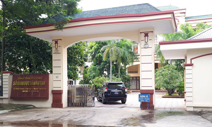 Lãnh đạo Sở Giáo dục và Đào tạo Hòa Bình yêu cầu tất cả thành viên tham gia các ban hội đồng thi phải làm kiểm điểm, trách nhiệm đến đâu nhận kỷ luật đến đó. Ảnh: P.ĐT.