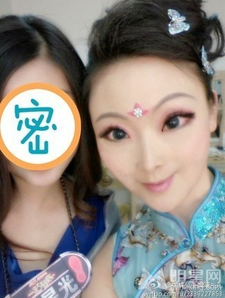 Chính bởi thế, giờ đây cô đang sở hữu một chiếc cằm nhọn hoắt và một gương mặt hình tam giác. Chính bởi thế, giờ đây cô đang sở hữu một chiếc cằm nhọn hoắt và một gương mặt hình tam giác.