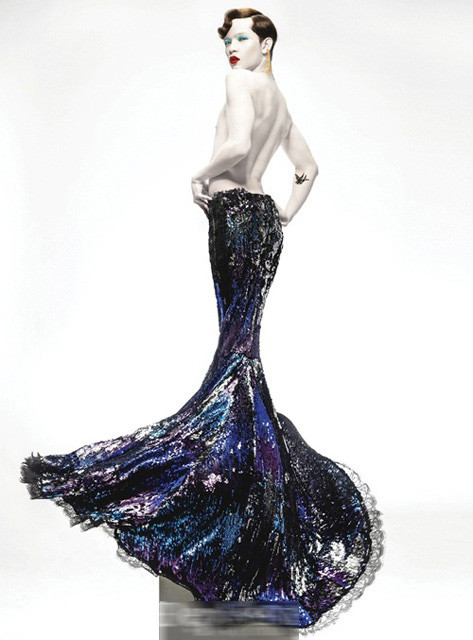 4. Mẫu nam Kelbin Lei Trào lưu mẫu lưỡng tính (androgyny) đang khuấy đảo sàn diễn đang khuấy đảo sàn diễn thời trang thế giới, có thể kể ra đây những cái tên đình đám là: Andrej Pejic, Freja Beha, Merethe Hopland... Còn ở Việt Nam đã bắt đầu manh nha khái niệm này và anh chàng hotboy đình đám giới teen - Kelbin Lei là người dẫn đầu xu hướng.