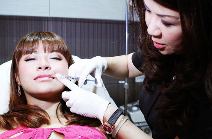 Phẫu thuật thẩm mỹ là một món quà năm mới phổ biến ở Trung Quốc. Ảnh minh họa.