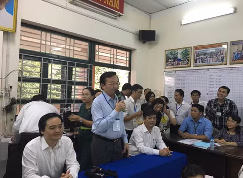 Giám đốc Sở Giáo dục và Đào tạo thành phố Lê Hồng Sơn báo cáo công tác chuẩn bị kỳ thi (ảnh: P.L)