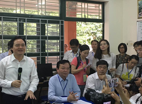 Bộ trưởng Phùng Xuân Nhạ: "Không được chủ quan trong công tác thi cử" (ảnh: P.L) Bộ trưởng Phùng Xuân Nhạ: "Không được chủ quan trong công tác thi cử" (ảnh: P.L)