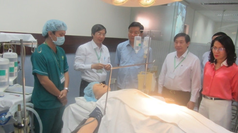 Buổi làm việc của ông Đinh La Thăng với Trường Đại học Y khoa Phạm Ngọc Thạch (ảnh: P.L) Buổi làm việc của ông Đinh La Thăng với Trường Đại học Y khoa Phạm Ngọc Thạch (ảnh: P.L)