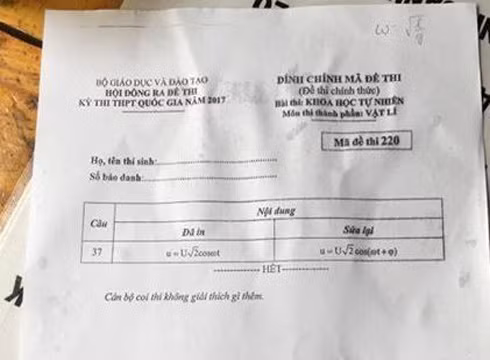 Phần đính chính của đề thi môn Vật lý, mã đề số 220 do thí sinh cung cấp (ảnh: P.L)