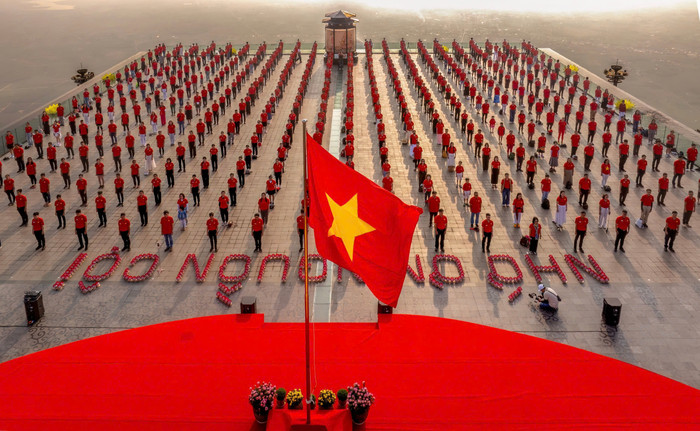 Du khách tham gia lễ thượng cờ trên đỉnh núi Bà Đen (Tây Ninh). 1 (49).jpg