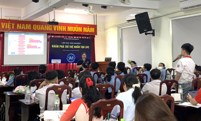Buổi đào tạo do giáo viên của KDI Education trực tiếp đứng lớp. IMG_6163.JPG