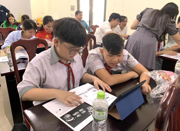 Học sinh được hướng dẫn làm quen với AI. IMG_6121.JPG