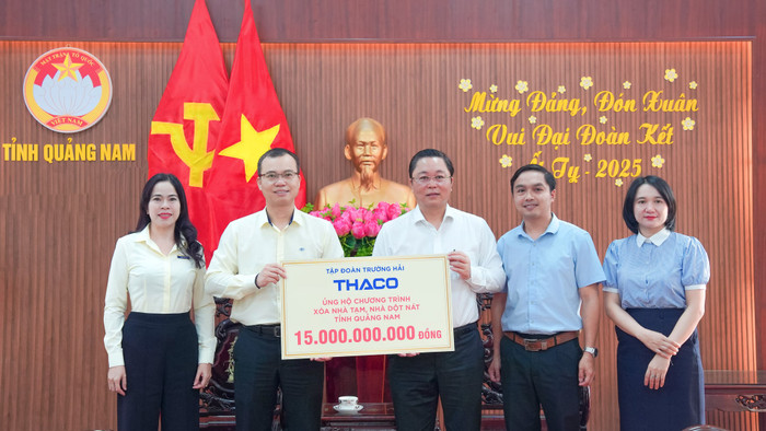 THACO ủng hộ chương trình "Xóa nhà tạm, nhà dột nát" tỉnh Quảng Nam với kinh phí 15 tỷ đồng.