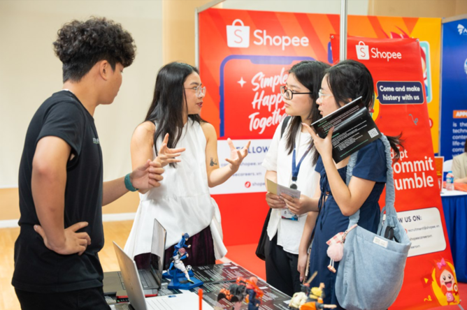 VinUni Career Day 2025 thu hút sự tham gia của hơn 50 doanh nghiệp lớn trong và ngoài nước. Anh 1.png