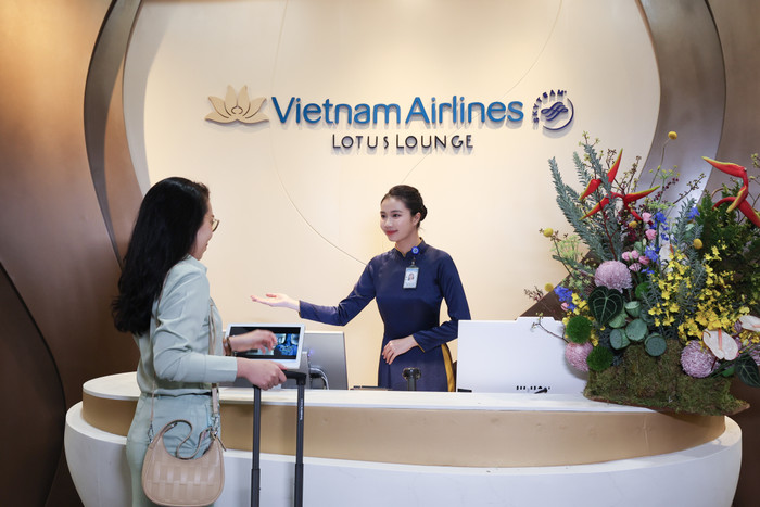Phòng khách Bông Sen của Vietnam Airlines tại T3 sẵn sàng phục vụ những hành khách đầu tiên. 8. Phòng khách Bông Sen của Vietnam Airlines tại T3 sẵn sàng phục vụ những hành khách đầu tiên.JPG