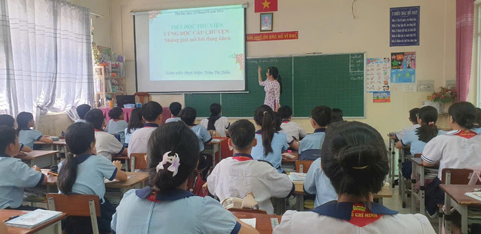 Với cô Trần Thị Diễn, mỗi buổi lên lớp không chỉ đơn thuần là một nhiệm vụ mà là một niềm hạnh phúc. codien2.giaoduc.net.vn.jpg