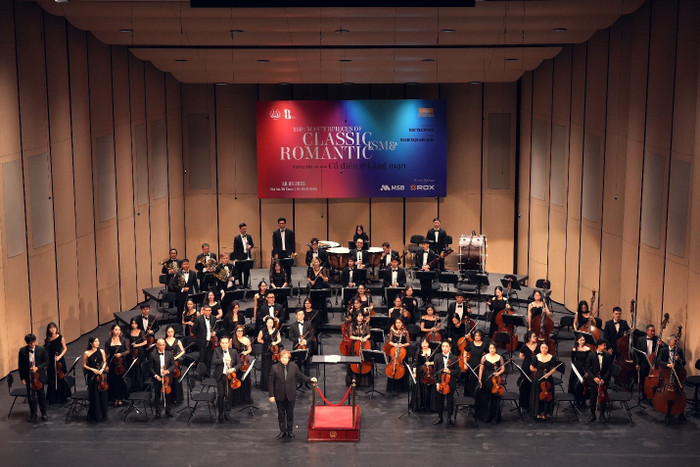 ROX Group đồng hành cùng dàn nhạc Giao hưởng Hà Nội trong hòa nhạc “Những kiệt tác của Chủ nghĩa Cổ điển và Lãng mạn” tháng 3/2025. Ảnh 4 (3).jpg