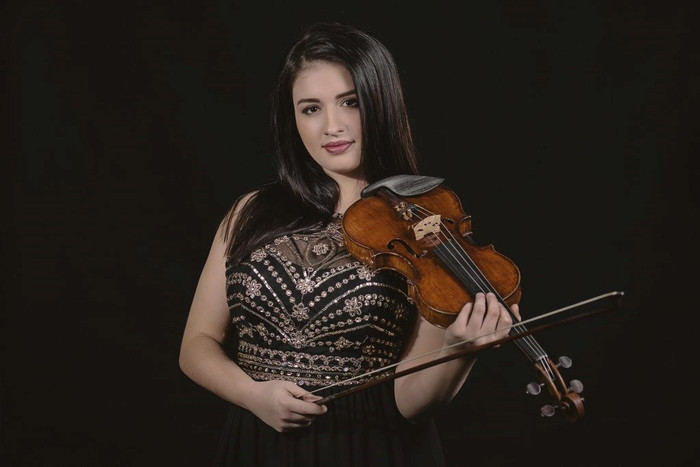 Nghệ sĩ violin Sara Dragan. Nguồn ảnh: Saradragan.com Ảnh 2 (19).jpg