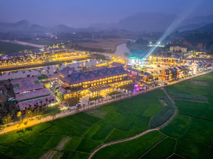 Flamingo Heritage Onsen &amp; Resort rực sáng giữa núi rừng Tuyên Quang.