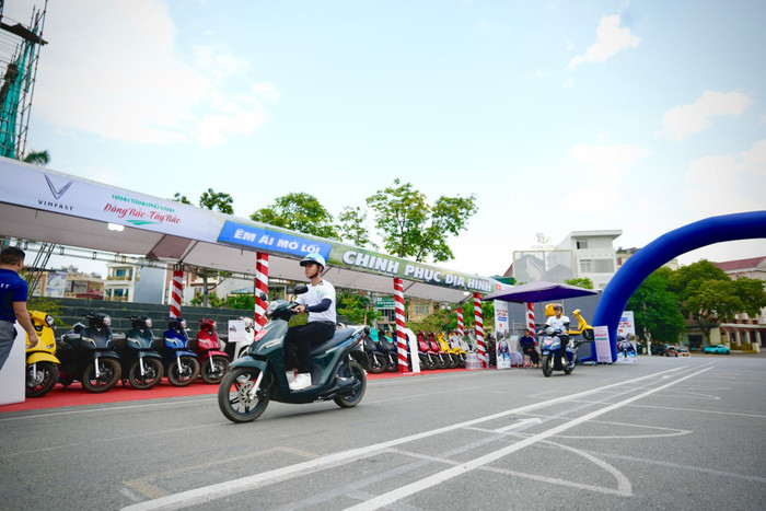 Khách hàng lái thử xe tại sự kiện được nhận ưu đãi hấp dẫn nếu mua xe trong vòng 30 ngày. 7.JPG