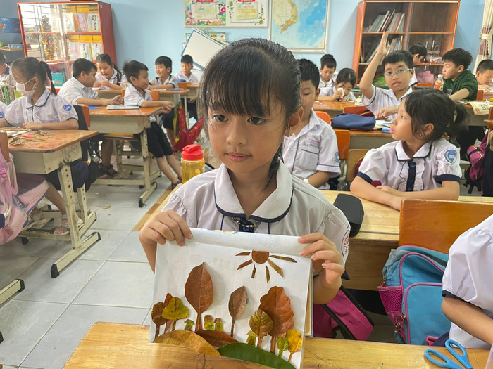 Hướng dẫn học sinh làm các sản phẩm mĩ thuật từ lá cây... Sản phẩm MT từ lá cây.jpg