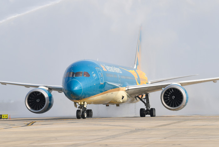 Vietnam Airlines sử dụng tàu bay in livery đặc biệt hình chim Lạc tại lễ khánh thành nhà ga T3 Tân Sơn Nhất. a2.jpg