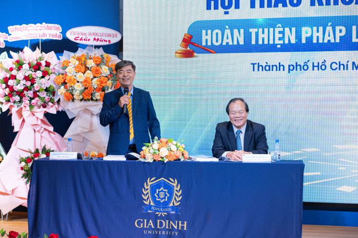 Nhà giáo ưu tú, Phó Giáo sư, Tiến sĩ Thái Bá Cần - Hiệu trưởng Trường Đại học Gia Định nhấn mạnh tầm quan trọng của hội thảo đối với việc hoàn thiện khung pháp lý trong nền kinh tế số tại Việt Nam. GDU1.giaoduc.net.vn.jpg