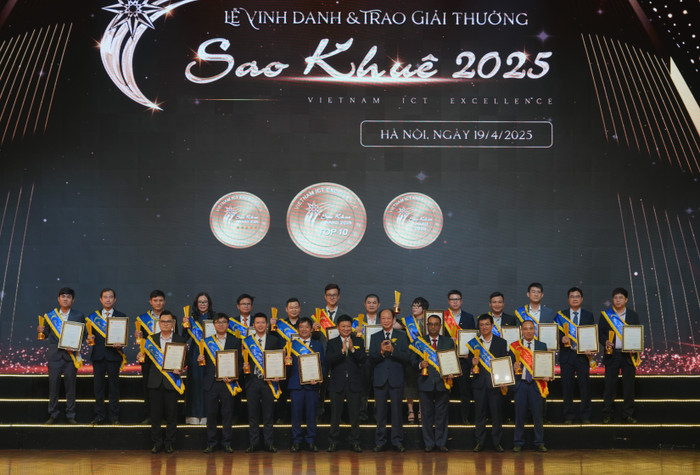 Toàn cảnh các đơn vị nhận giải thưởng Sao Khuê 2025. Ảnh 1.JPG