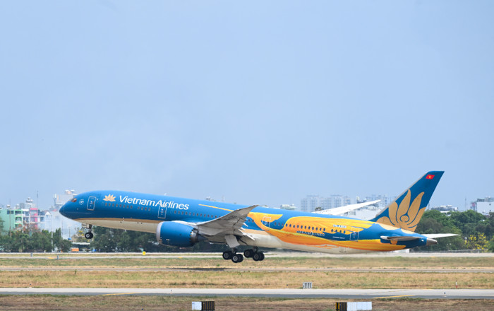 Chuyến bay VN244 từ Thành phố Hồ Chí Minh đi Hà Nội là chuyến bay chính thức khai trương nhà ga T3 Tân Sơn Nhất. Chuyến bay VN244 từ TP. Hồ Chí Minh đi Hà Nội là chuyến bay chính thức khai trương nhà ga T3 Tân Sơn Nhất.JPG