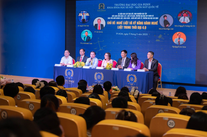 Trường Đại học Gia Định thường xuyên tổ chức chương trình talkshow, seminar, tọa đàm về chủ đề pháp lý, giúp sinh viên nâng cao kiến thức, kỹ năng chuyên môn. 3.jpg