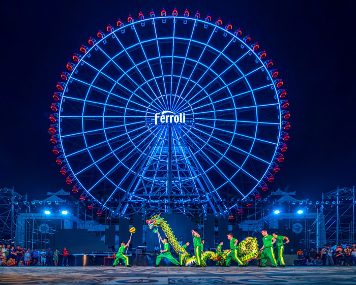 Những màn trình diễn “rồng ánh sáng” hứa hẹn sẽ đưa du khách đi từ bất ngờ này tới bất ngờ khác.