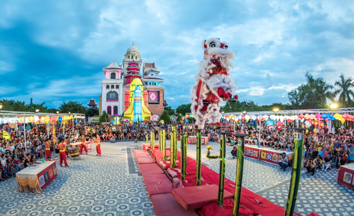 Quảng trường Sun Wheel – Da Nang Downtown là diễn ra những trận thi đấu lân sư rồng đầy kịch tính.